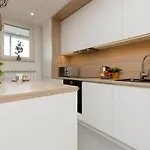 City View With 2 Bedrooms & Ac By Renters وارسو