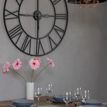 Lägenhet City View With 2 Bedrooms & Ac By Renters Warszawa