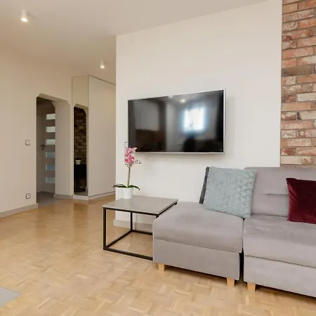 City View With 2 Bedrooms & Ac By Renters *