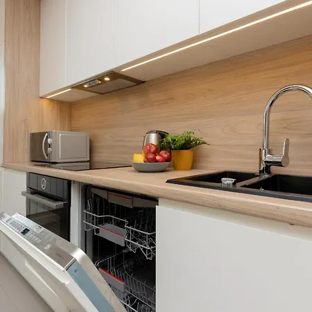 City View With 2 Bedrooms & Ac By Renters Варшава