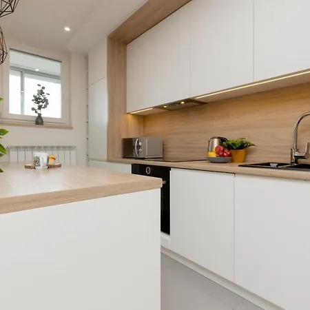 City View With 2 Bedrooms & Ac By Renters 바르샤바